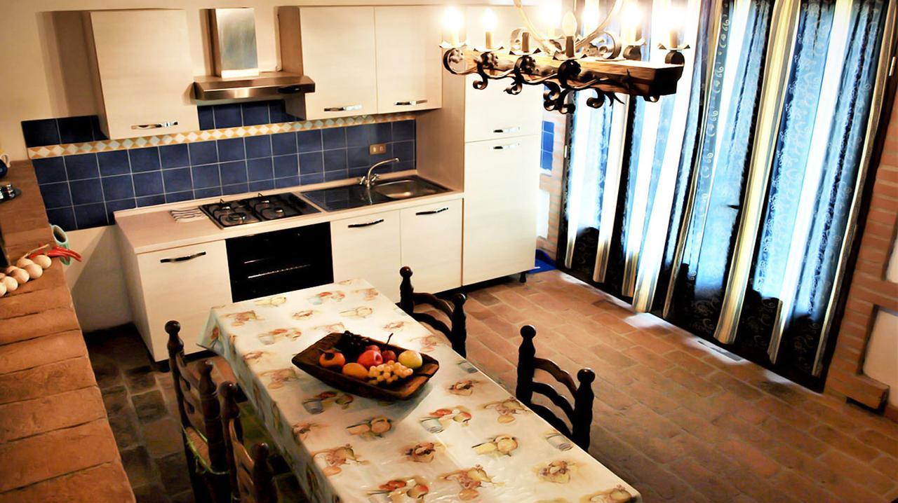 Agriturismo La Grotta Di Montecchino Siena Bagian luar foto