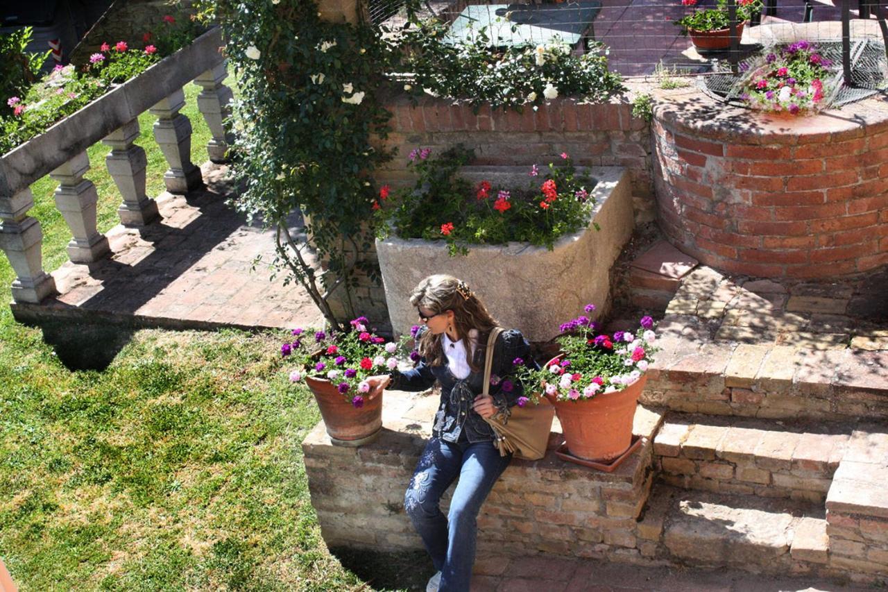 Agriturismo La Grotta Di Montecchino Siena Bagian luar foto