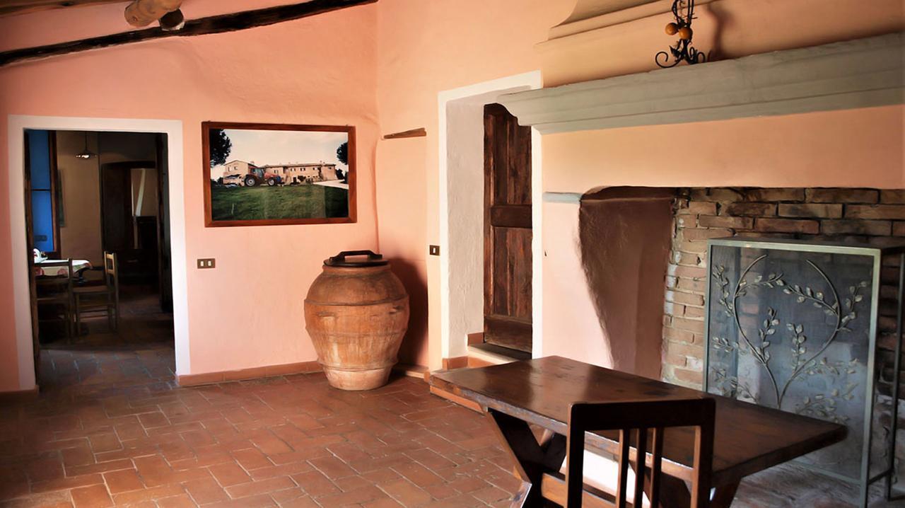 Agriturismo La Grotta Di Montecchino Siena Bagian luar foto