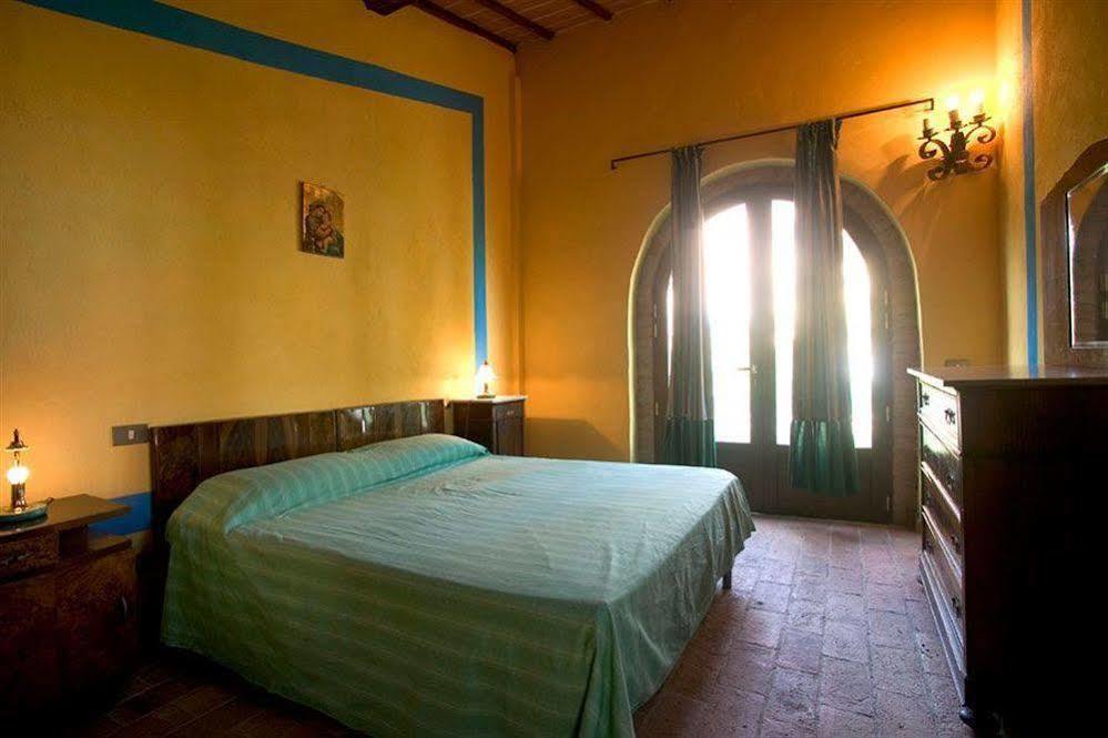 Agriturismo La Grotta Di Montecchino Siena Bagian luar foto